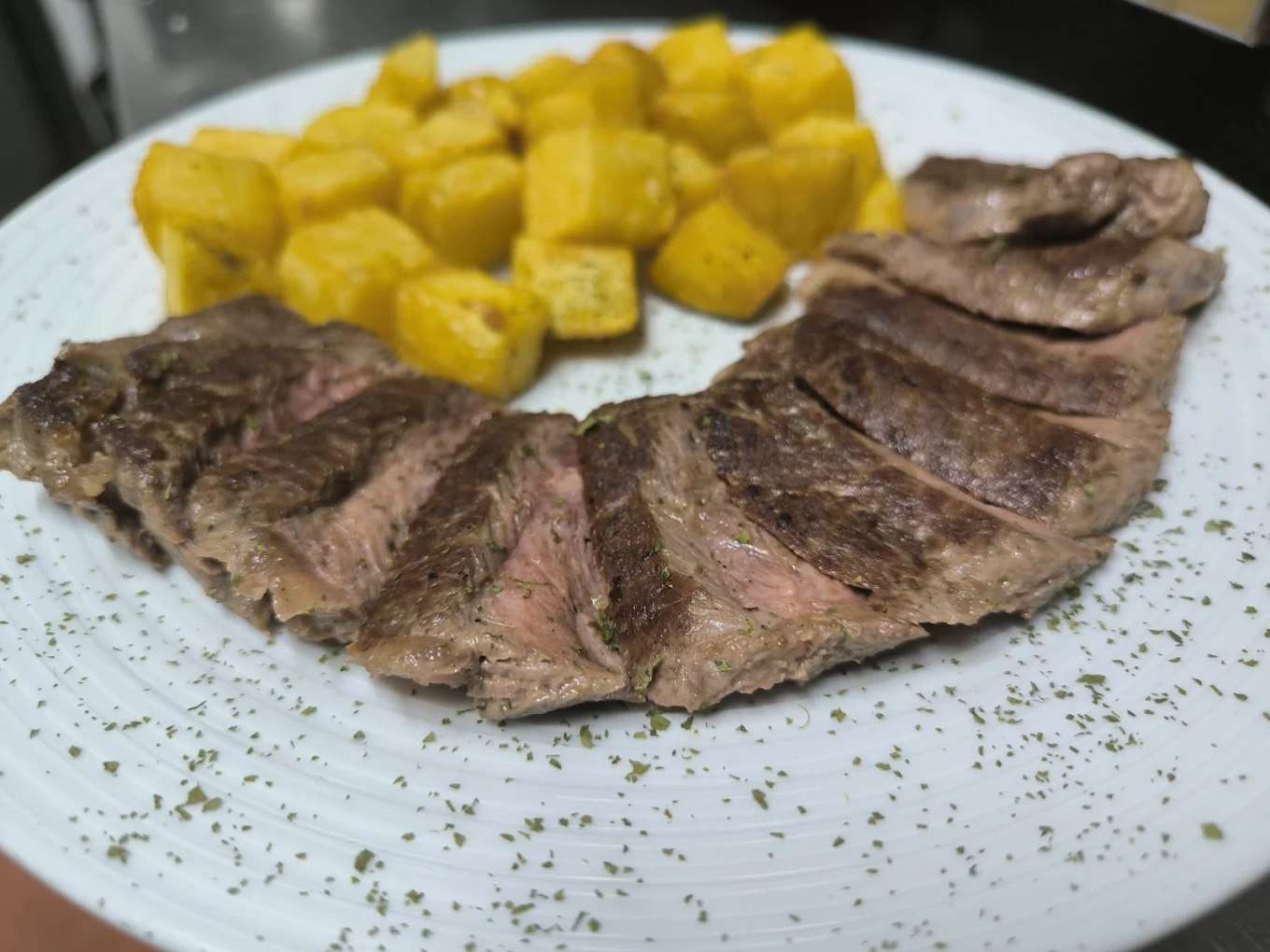 Ambiente y platos de la casa